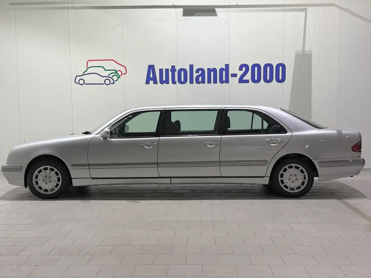 Mercedes-Benz E 200 Lang-Stretch-6Türen-Chauffeurdienst, foto 6