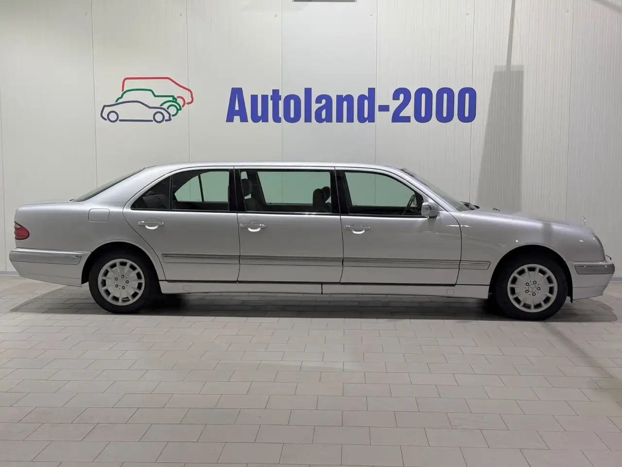 Mercedes-Benz E 200 Lang-Stretch-6Türen-Chauffeurdienst, foto 10