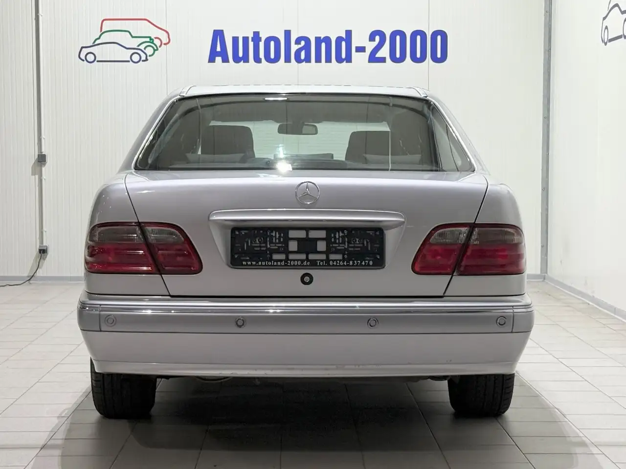 Mercedes-Benz E 200 Lang-Stretch-6Türen-Chauffeurdienst, foto 9