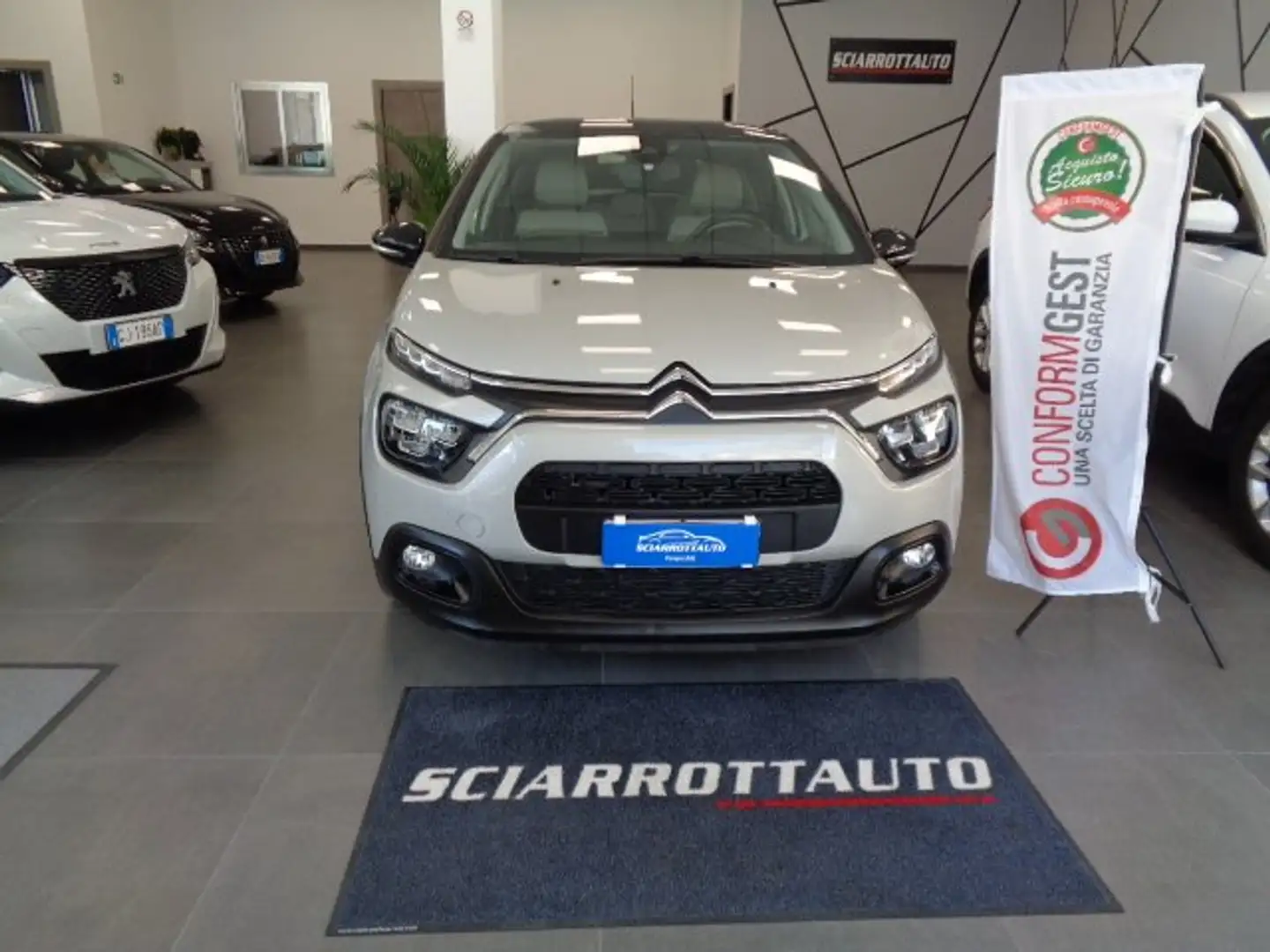 Citroen C3 C3 III 2017 1.2 puretech Shine s Beige - 1