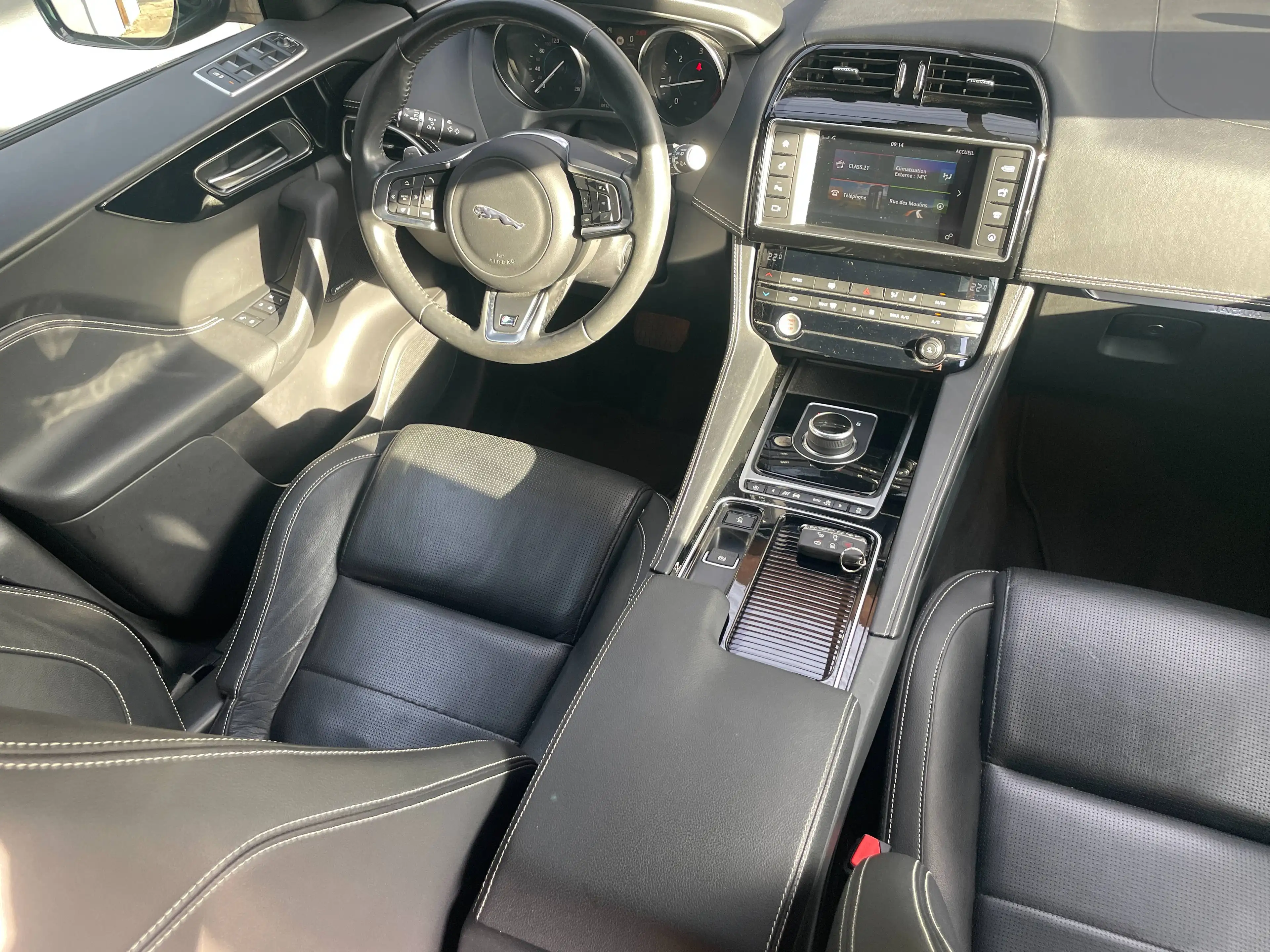 Jaguar F-Pace F-Pace 25d AWD Aut. R-Sport — photo 14