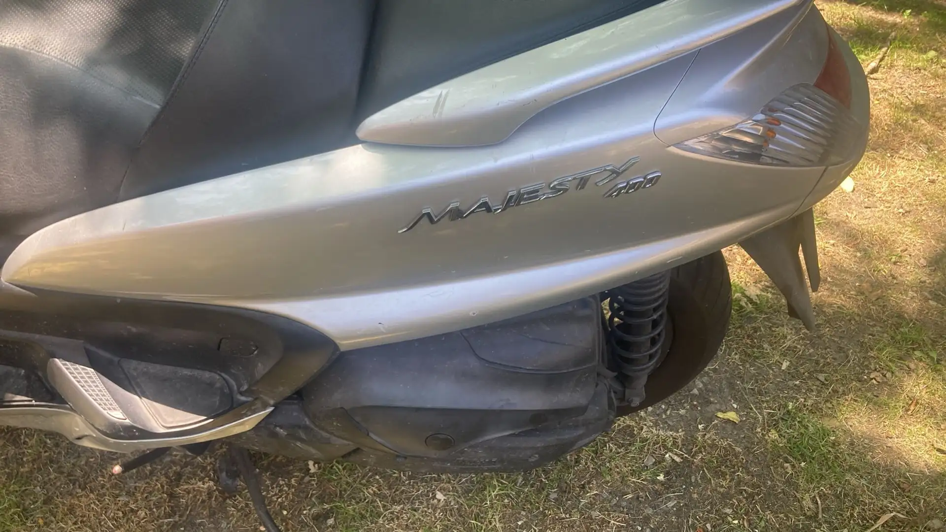 Yamaha Majesty 400 grigio ben tenuto manca parafango dietro - 2