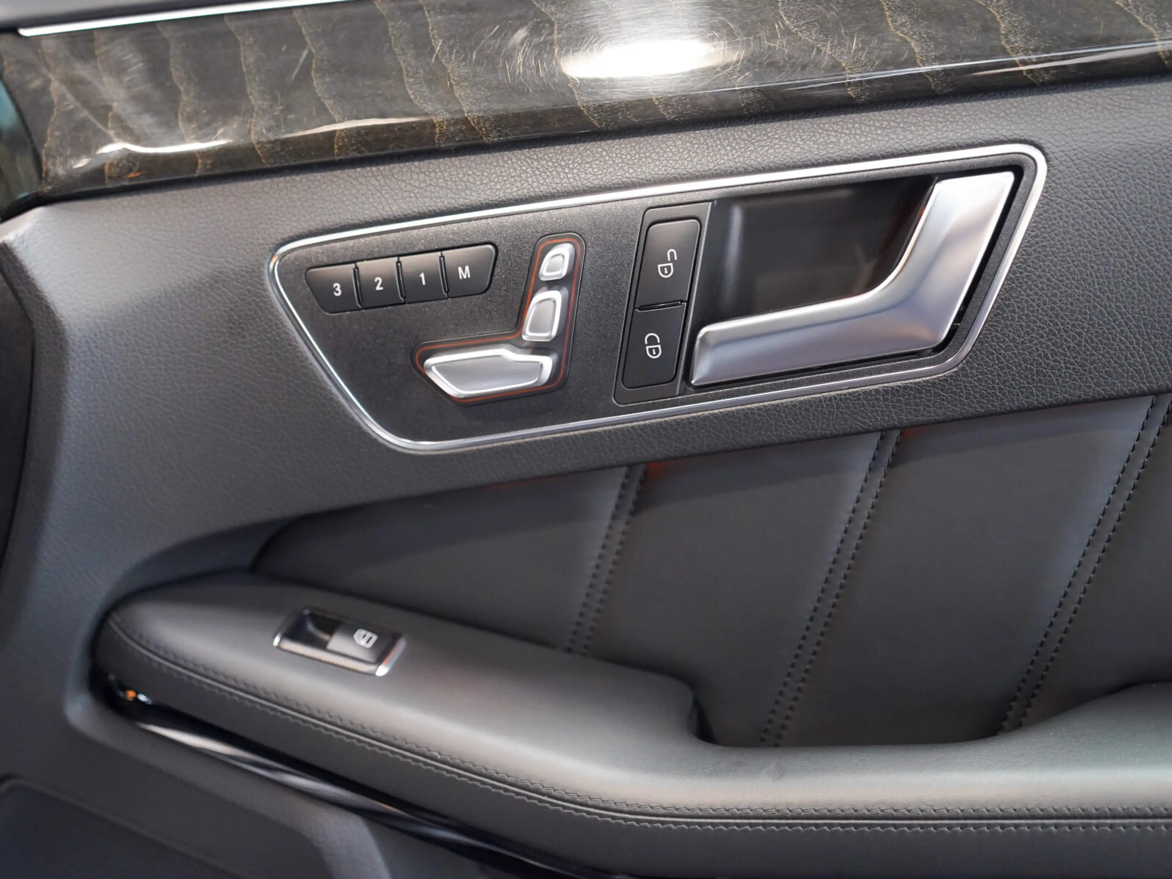 Mercedes-Benz E 63 AMG E 63 AMG T 4M VMAX Kunde kommt Freitag AMG Sport — photo 11