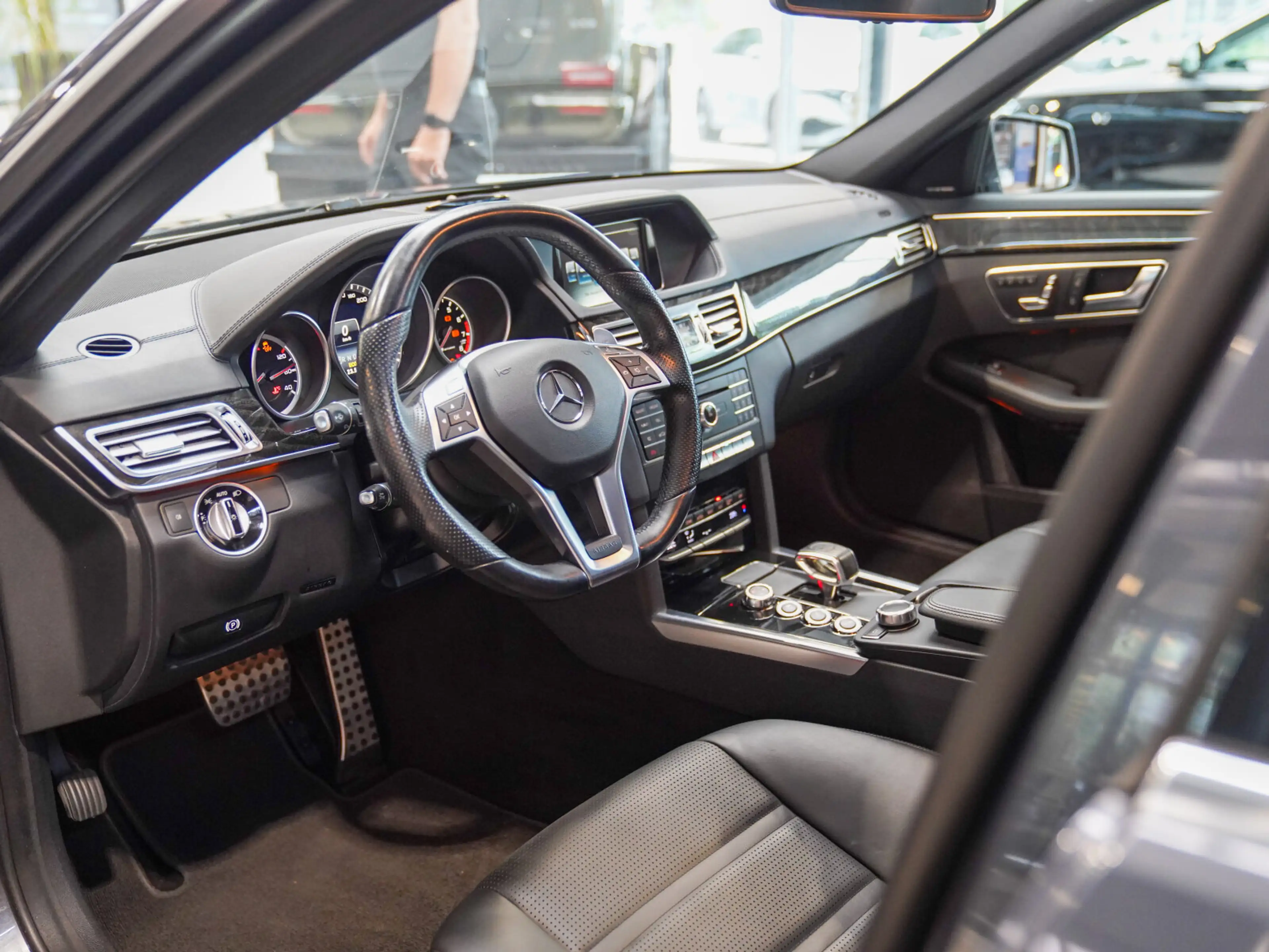 Mercedes-Benz E 63 AMG E 63 AMG T 4M VMAX Kunde kommt Freitag AMG Sport — photo 16