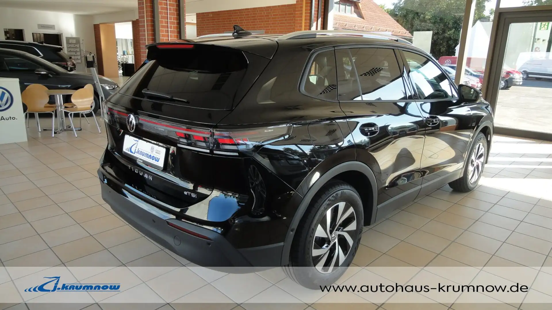 Volkswagen Tiguan Tiguan 1.5 eTSI Life LED-Plus+Navi+RFK Autom. Schwarz - 2