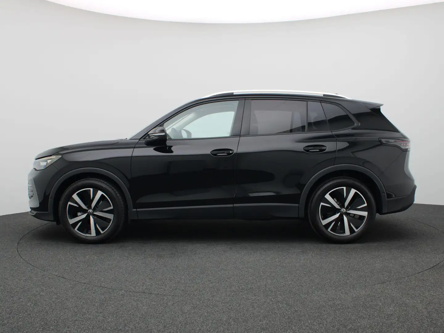 Volkswagen Tiguan 1.5 eTSI Life Edition 150PK DSG full led, trekhaak Zwart - 2