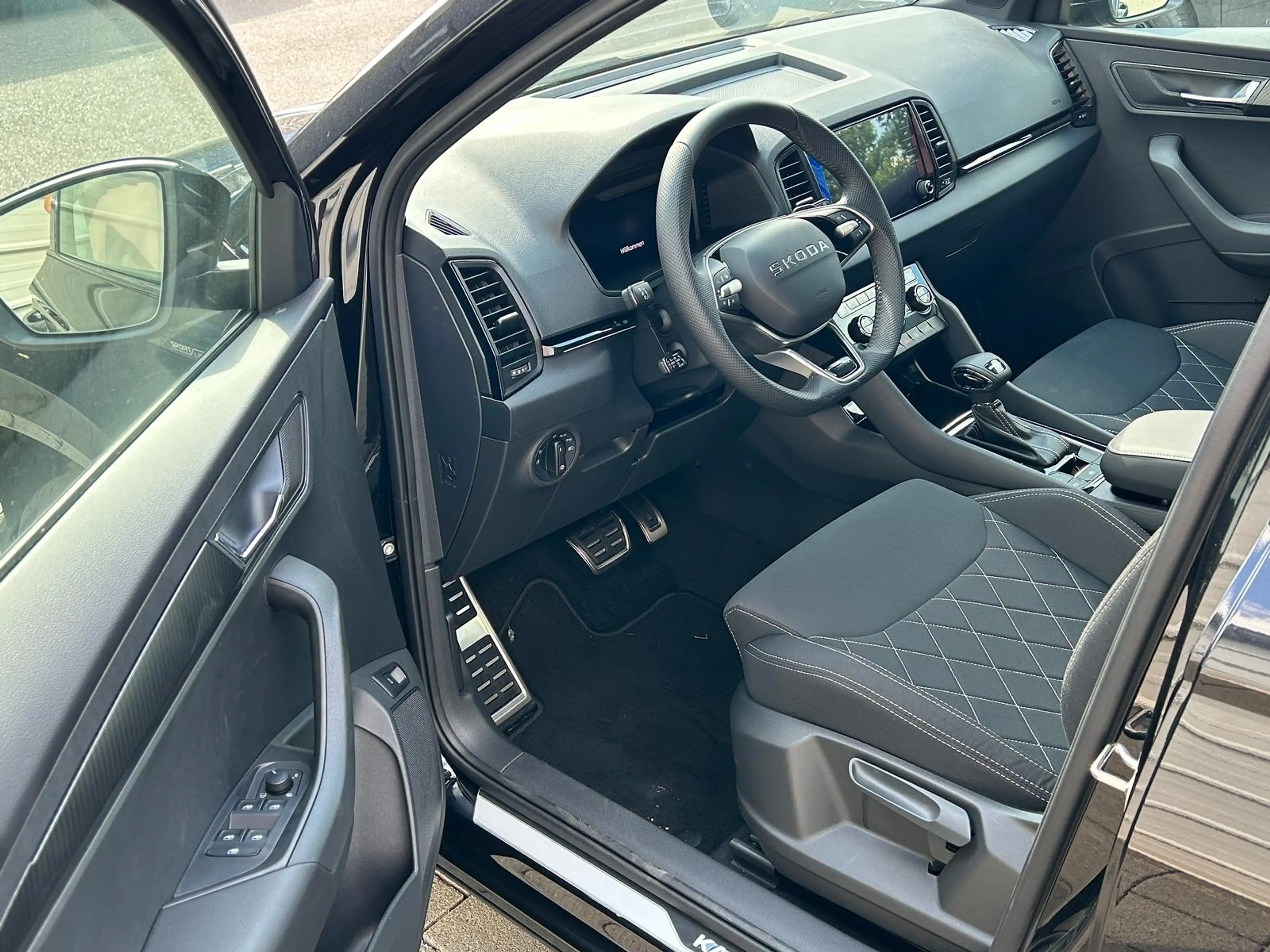 Skoda Karoq Sportline 2.0 TDI DSG AHK*NAVI*Android Auto**SHZ*K — photo 6