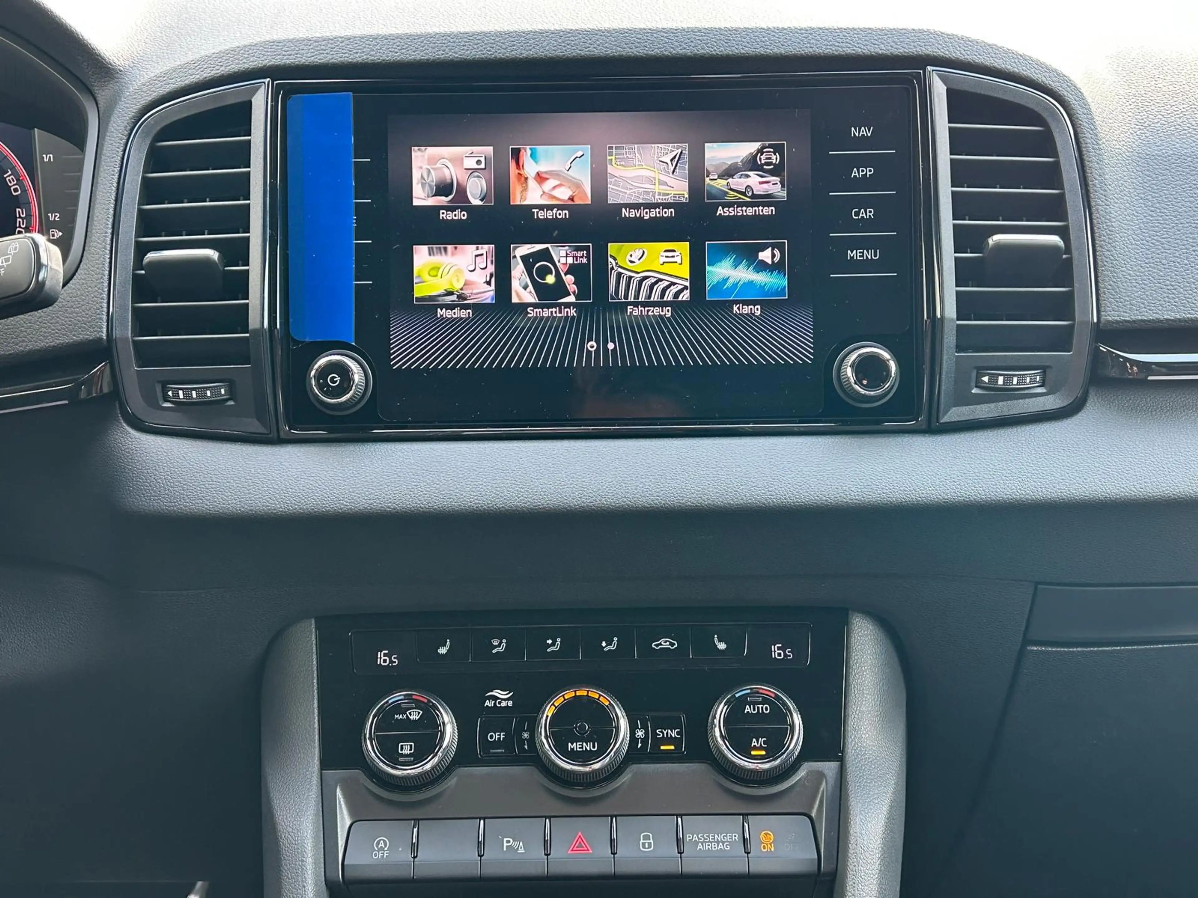 Skoda Karoq Sportline 2.0 TDI DSG AHK*NAVI*Android Auto**SHZ*K — photo 10