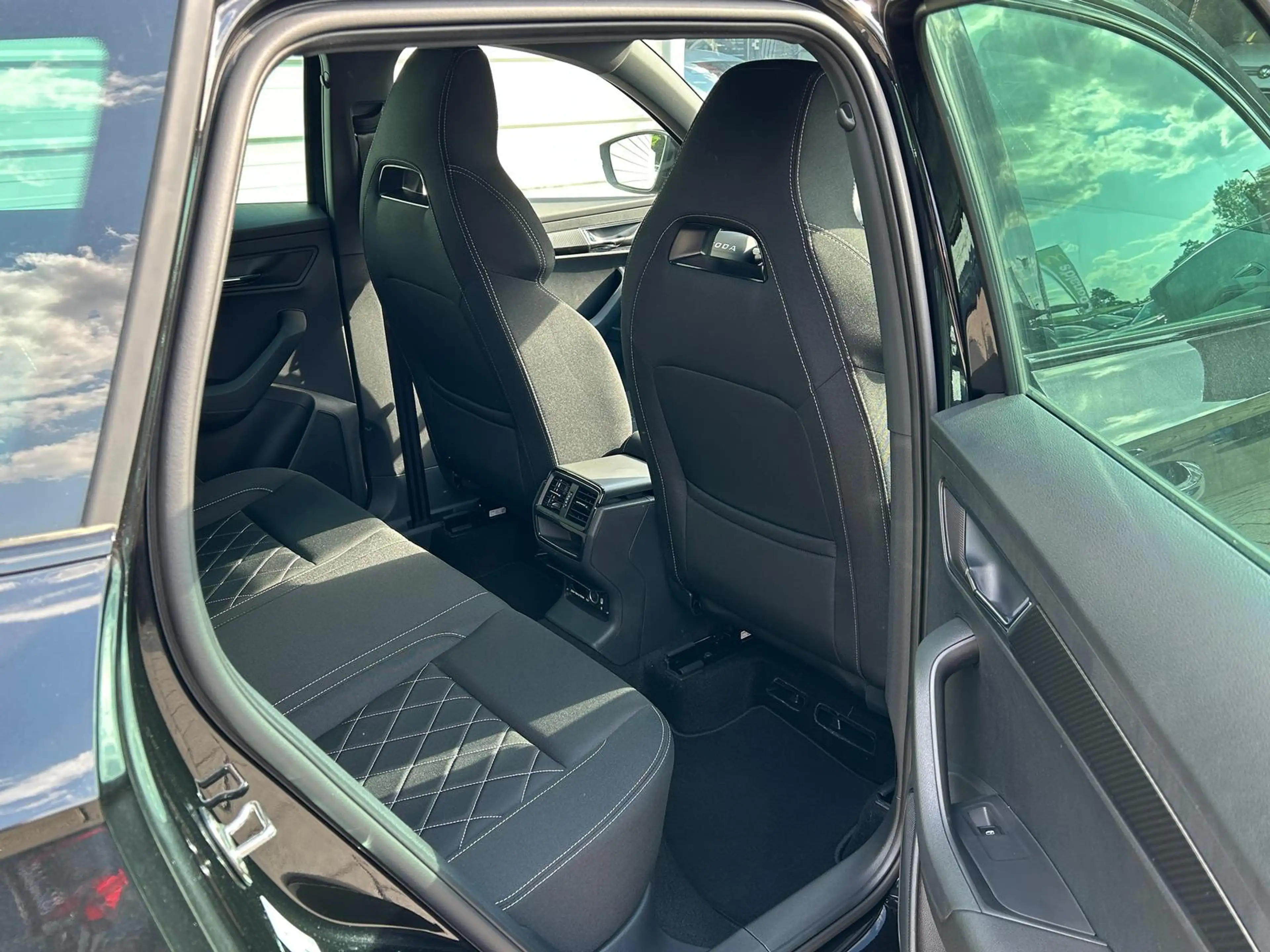 Skoda Karoq Sportline 2.0 TDI DSG AHK*NAVI*Android Auto**SHZ*K — photo 13