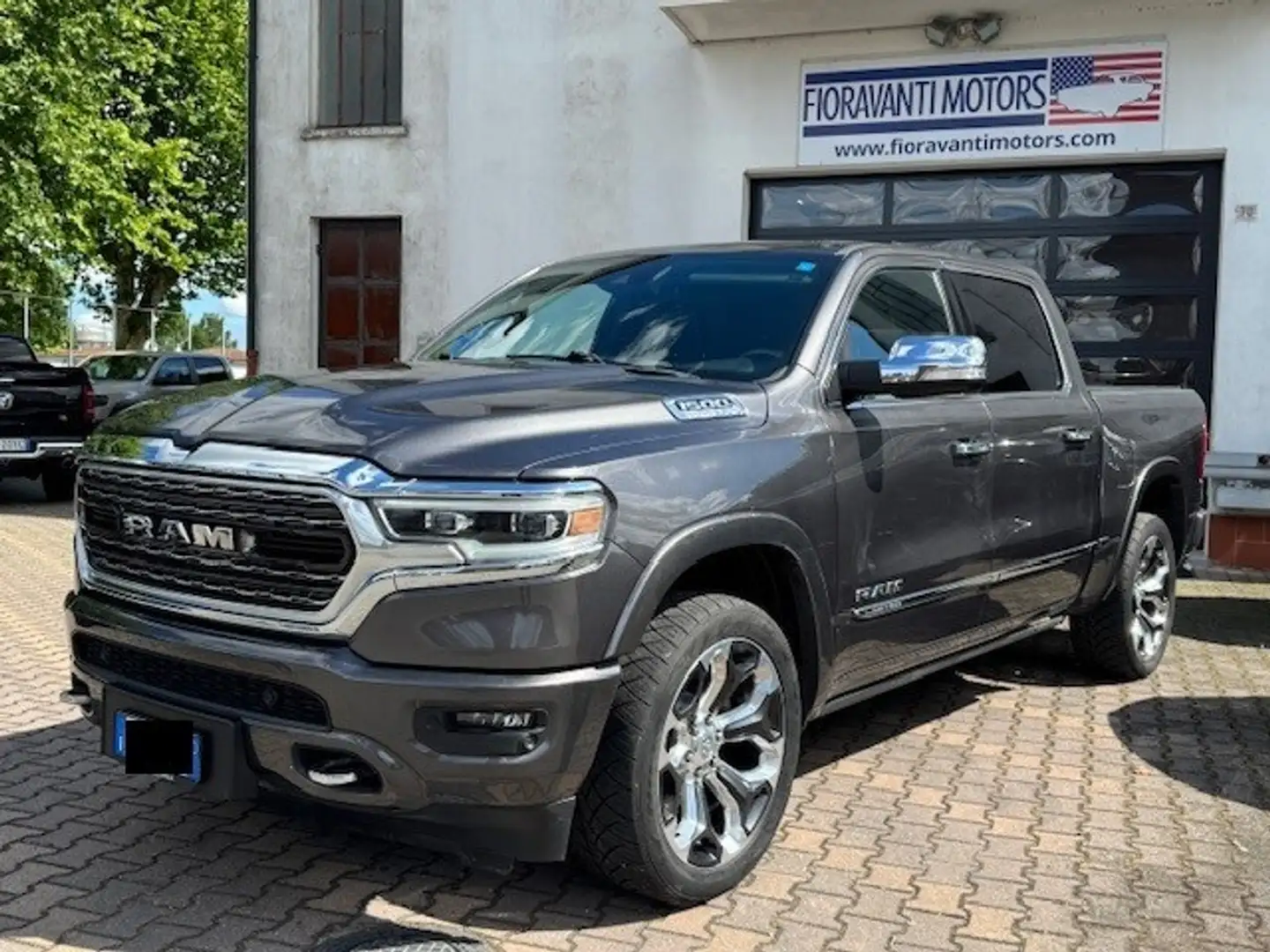 Dodge RAM 1500 LIMITED CREW CAB 4x4 5.7L V8 Grigio - 1