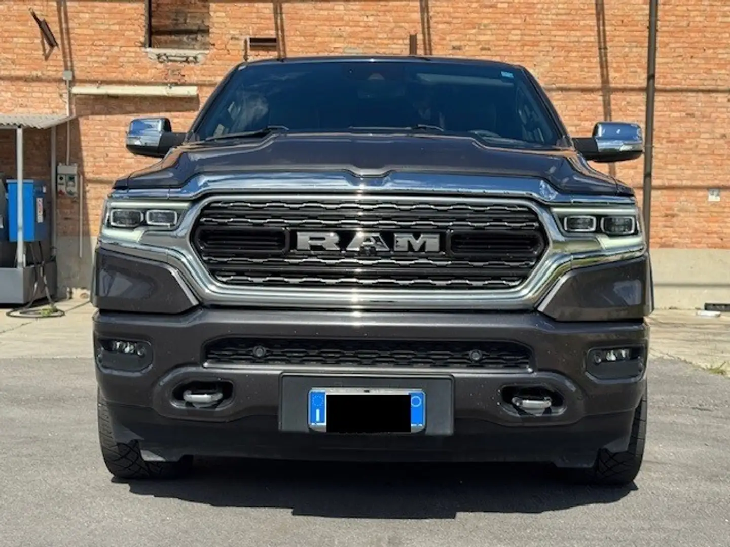 Dodge RAM 1500 LIMITED CREW CAB 4x4 5.7L V8 Grigio - 2