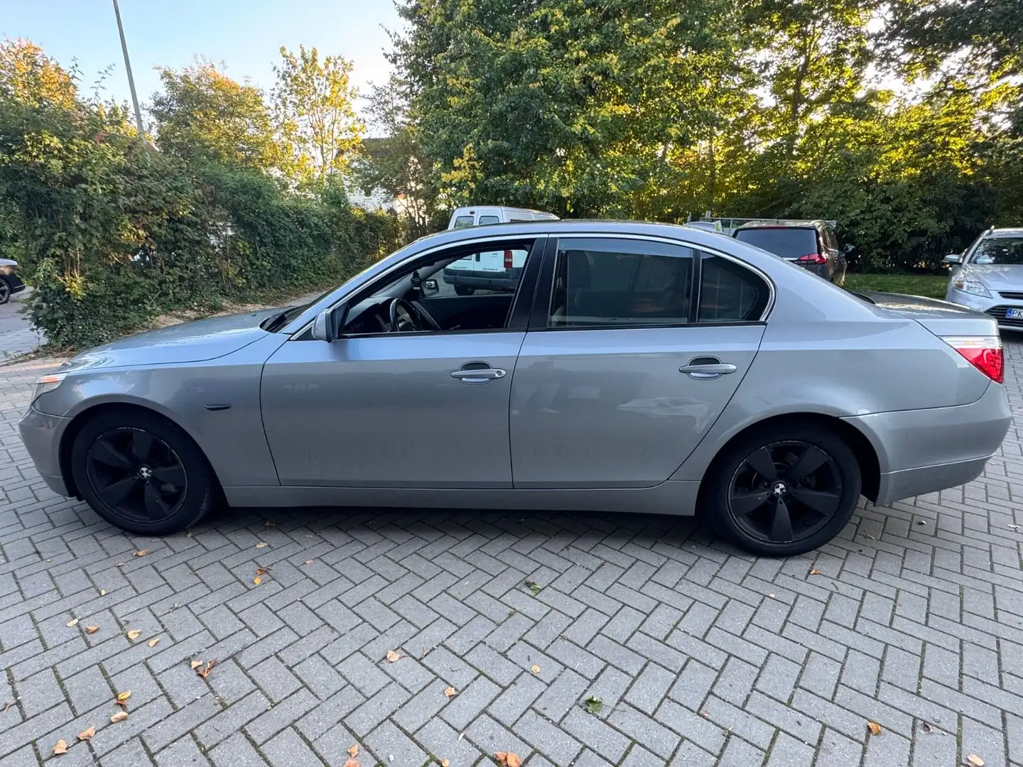 BMW 530 5 Lim. 530d / TÜV BIS 04/27 / HEAD UP Grau - 2