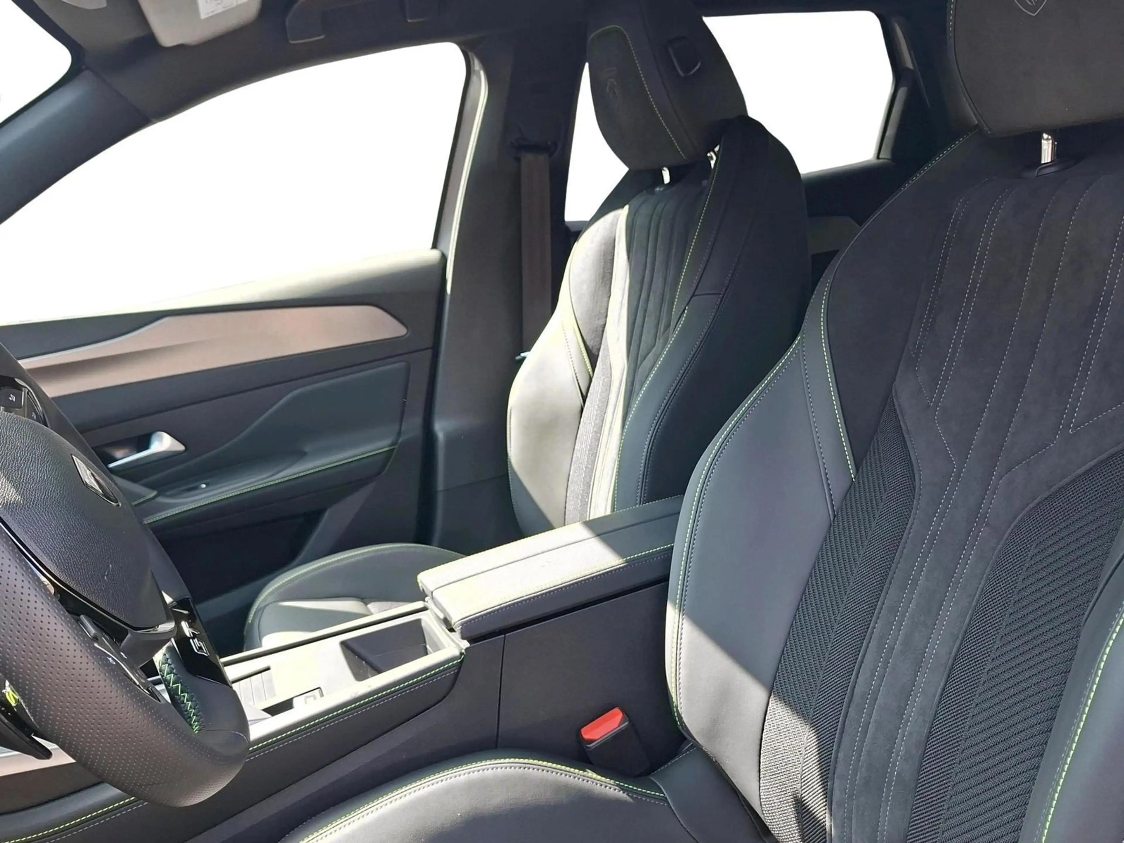 Peugeot 308 1.2 Hybrid 145 SW GT Exclusive — photo 7