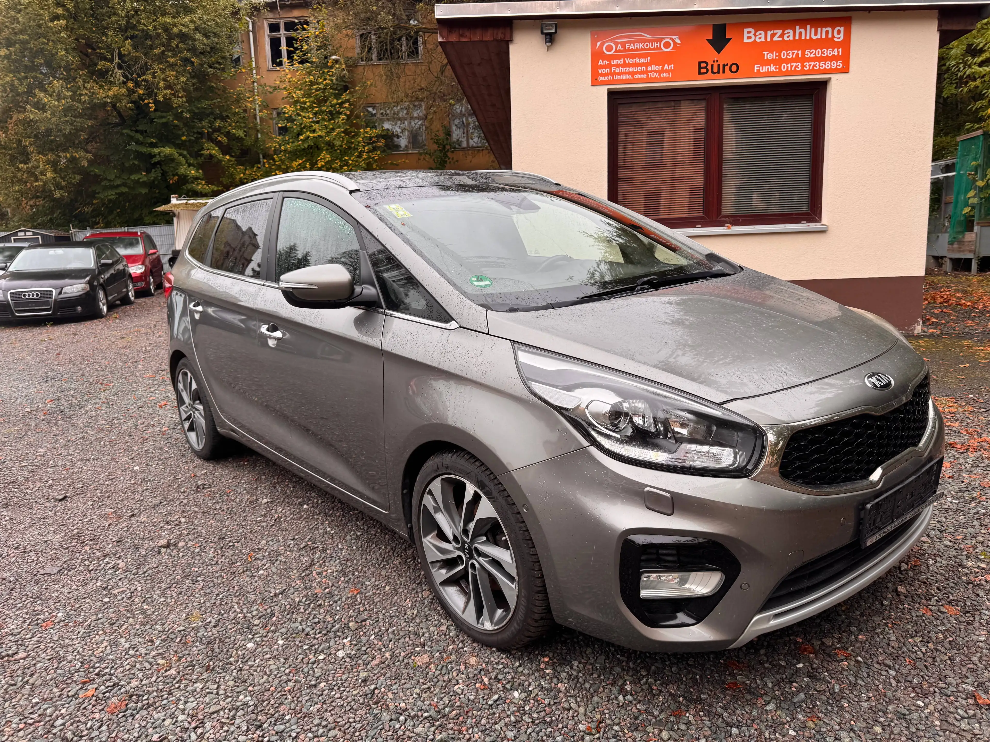 Kia Carens Spirit LEDER Panorama Xenon