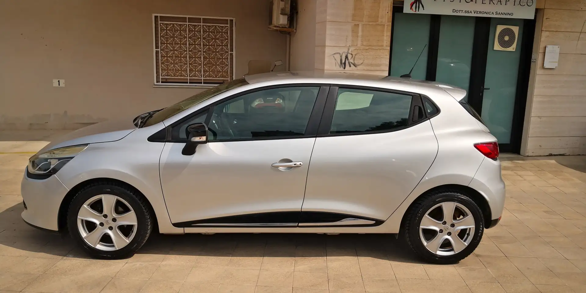 Renault Clio Clio 5p 1.2 Live 75cv Grigio - 1