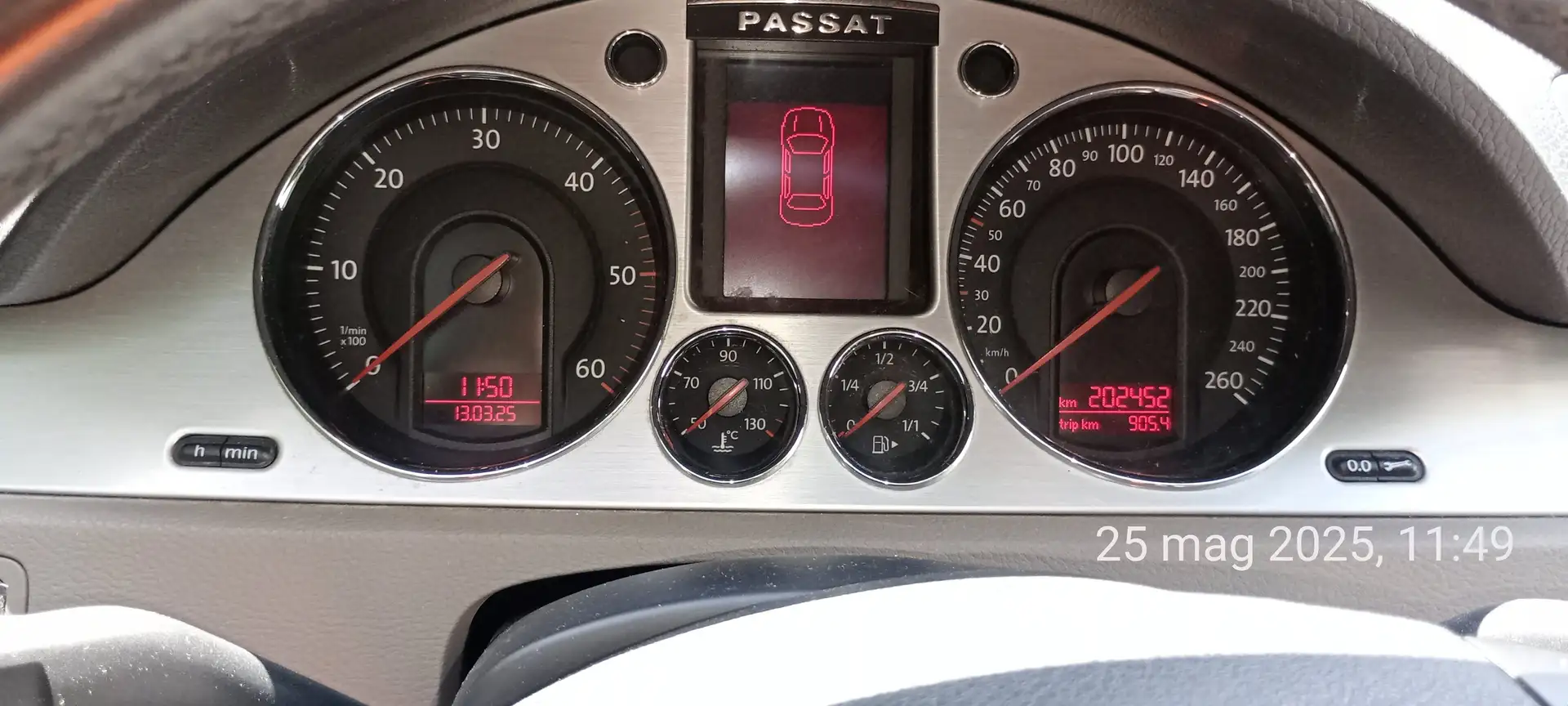 Volkswagen Passat - 1