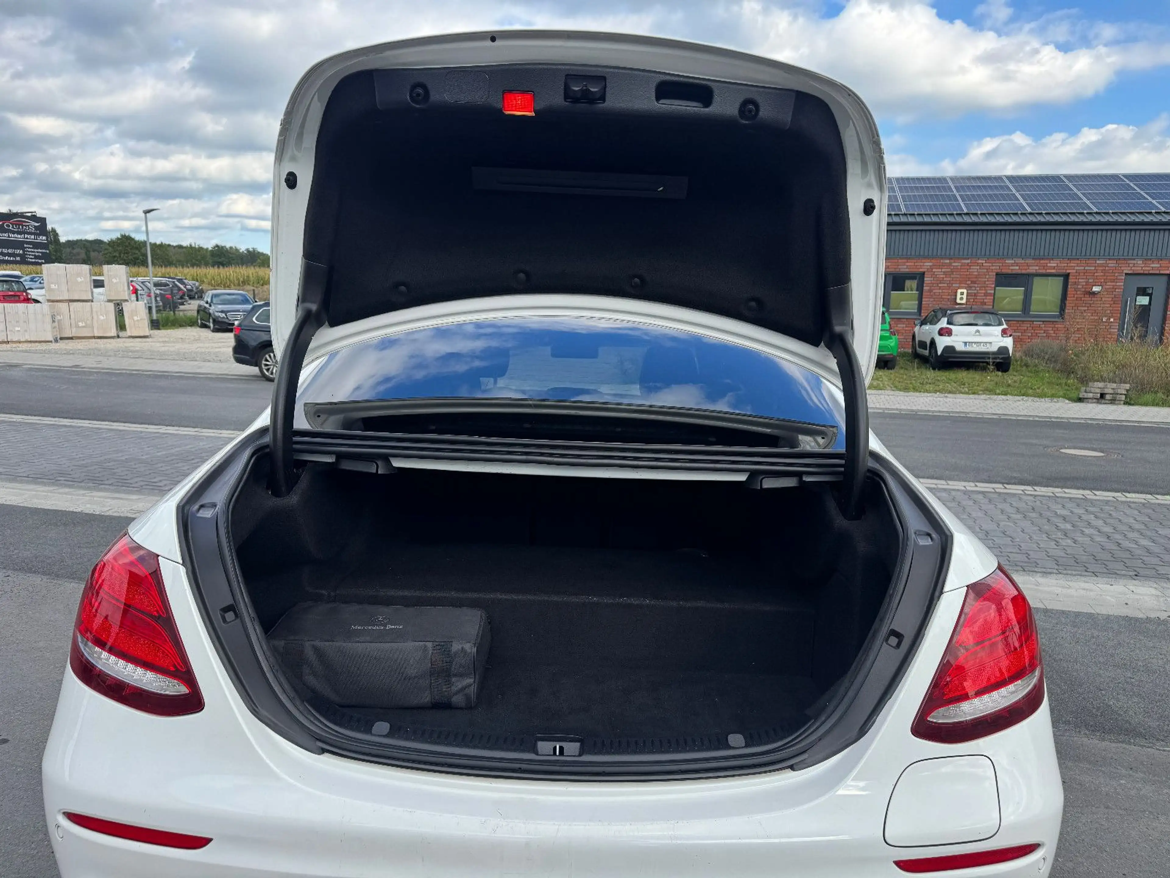 Mercedes-Benz E 300 E Limousine E 300 de 1 Hand TÜV Garantie — photo 11