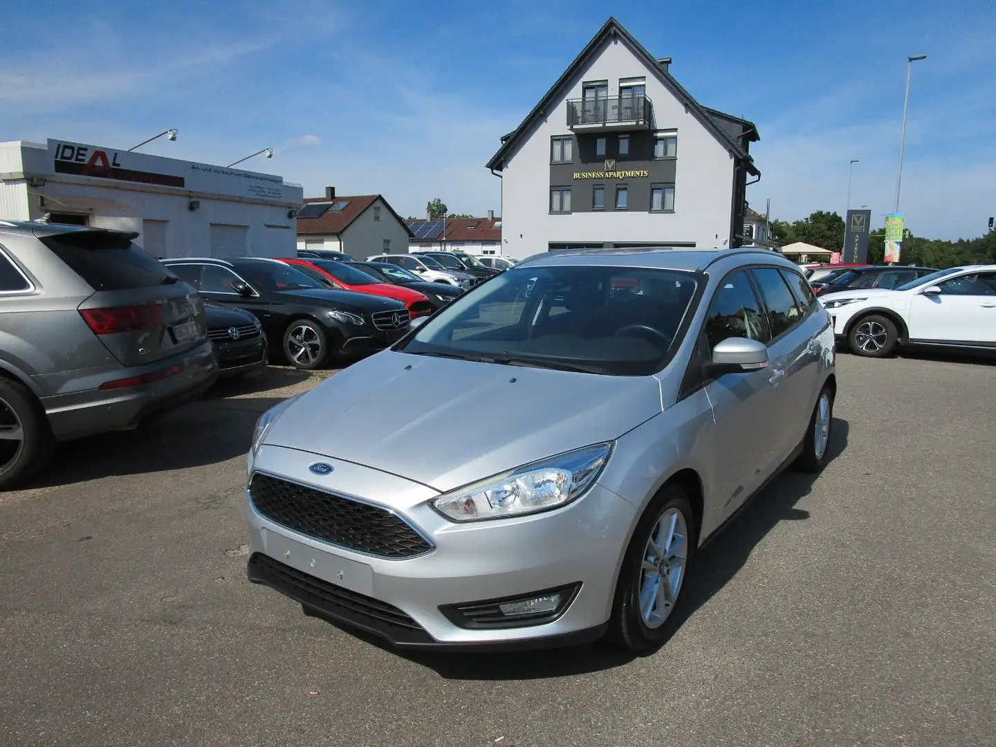 Ford Focus Turnier 1.5 EcoBoost *NAVI*AHK*PDC Silber - 1