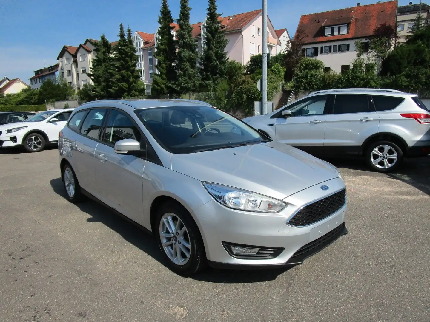 Ford Focus Turnier 1.5 EcoBoost *NAVI*AHK*PDC Silber - 2