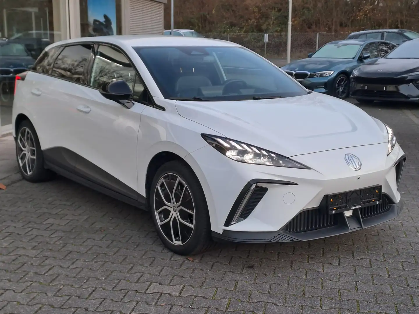 MG Luxury 64KWH VIRTU+LEDER+LED+SHZ+ACC+360+WP+ Weiß - 2