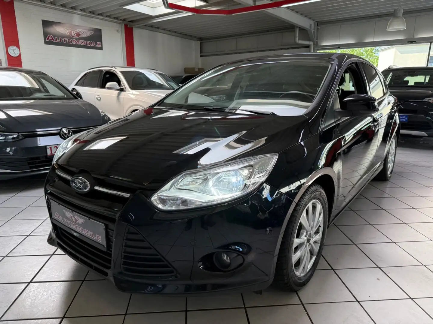 Ford Focus Lim. Champions Edition PDC SHZ NAVI Schwarz - 1