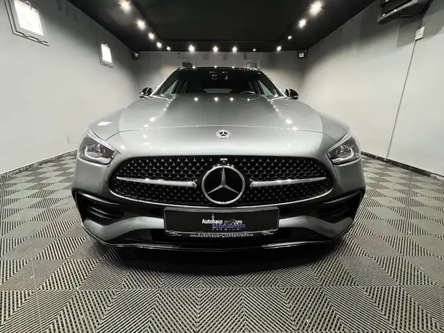 Mercedes-Benz C-Class view 6