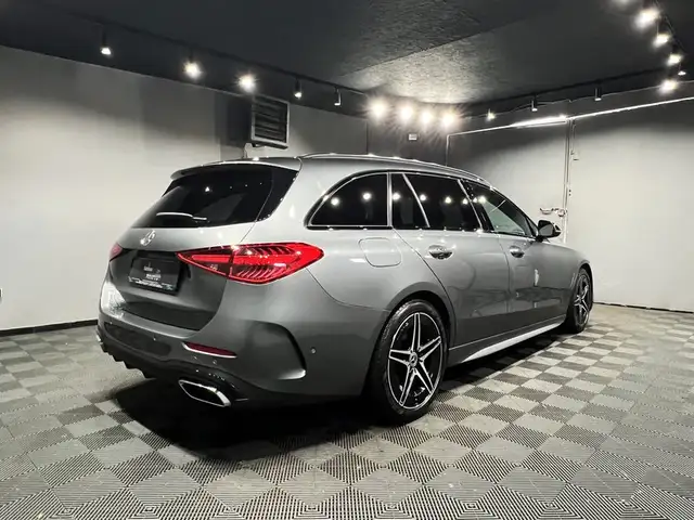 Mercedes-Benz C-Class view 4