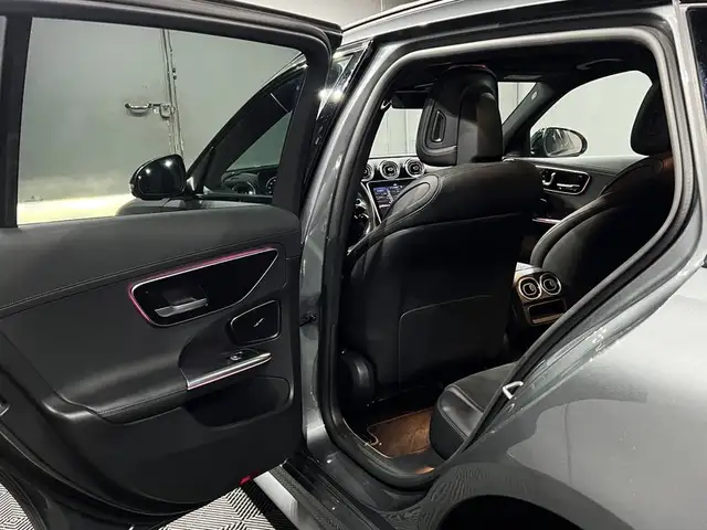 Mercedes-Benz C-Class view 11