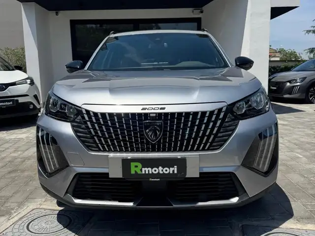 Peugeot 2008 view 3