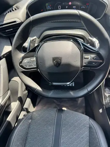 Peugeot 2008 view 4