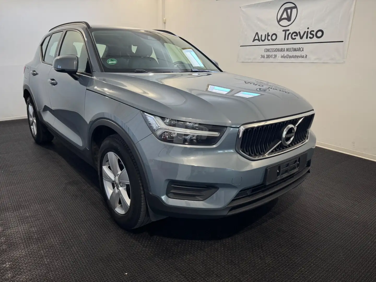 Volvo XC40 D3 Momentum 1 PROPRIETARIO! Gris - 1