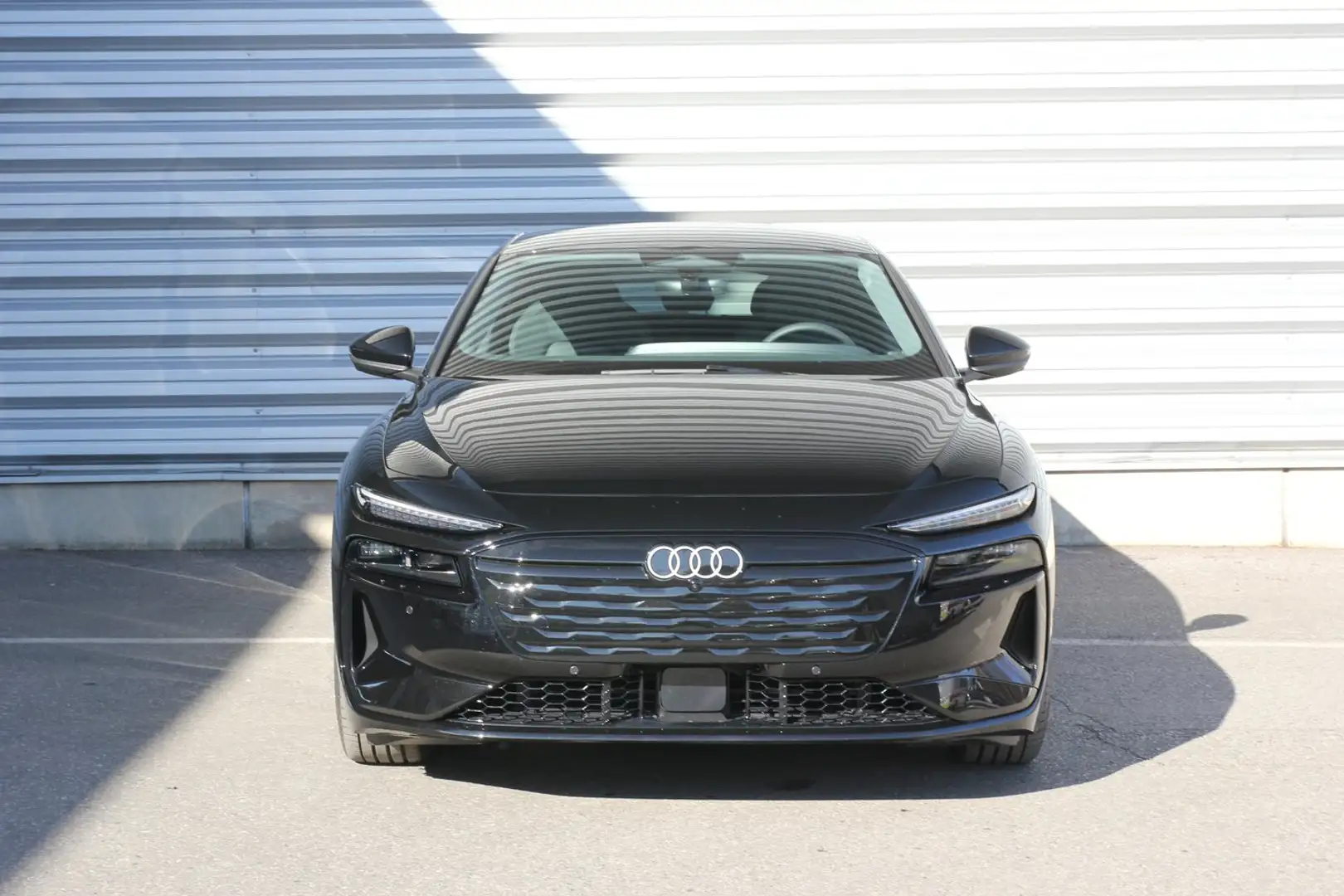 Audi A6 e-tron quattro Schwarz - 2