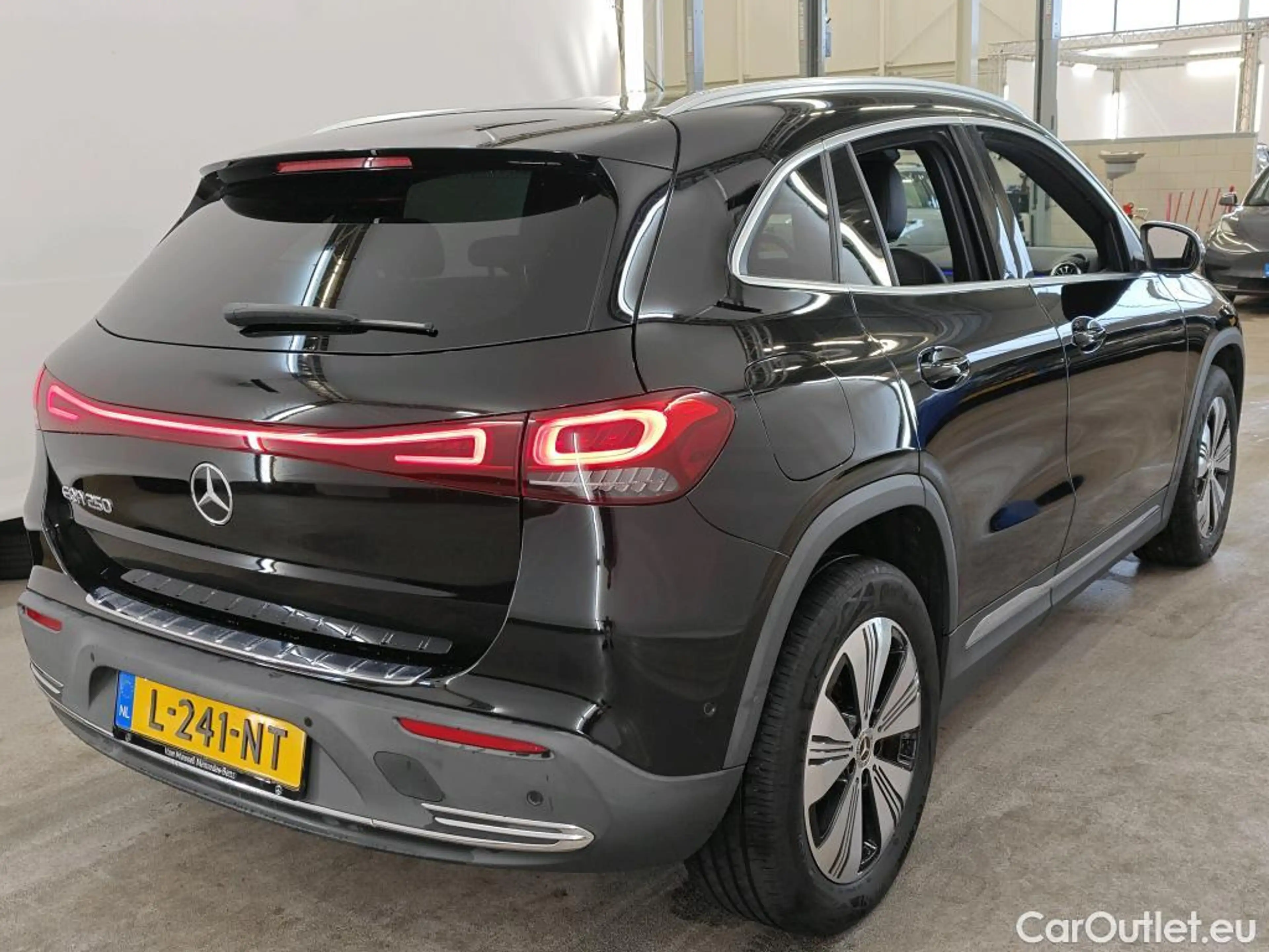 Mercedes-Benz EQA 250 Business Solution Luxury — photo 2