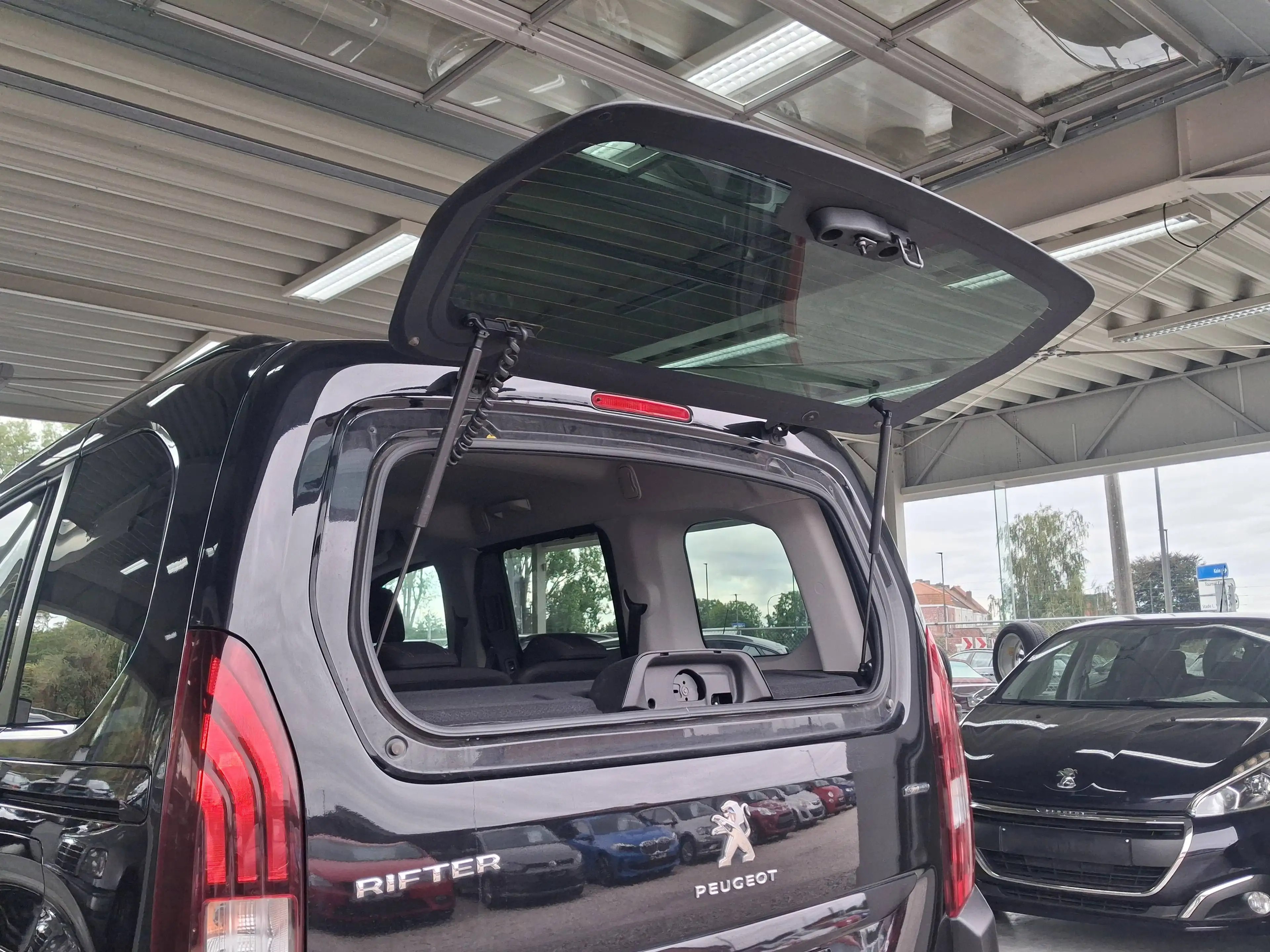 Peugeot Rifter Rifter 1.5 BlueHDi Stand. GT Line AGC S/ BOITE AUTO / CARPLAY / CRUISE / GARANTIE — photo 9