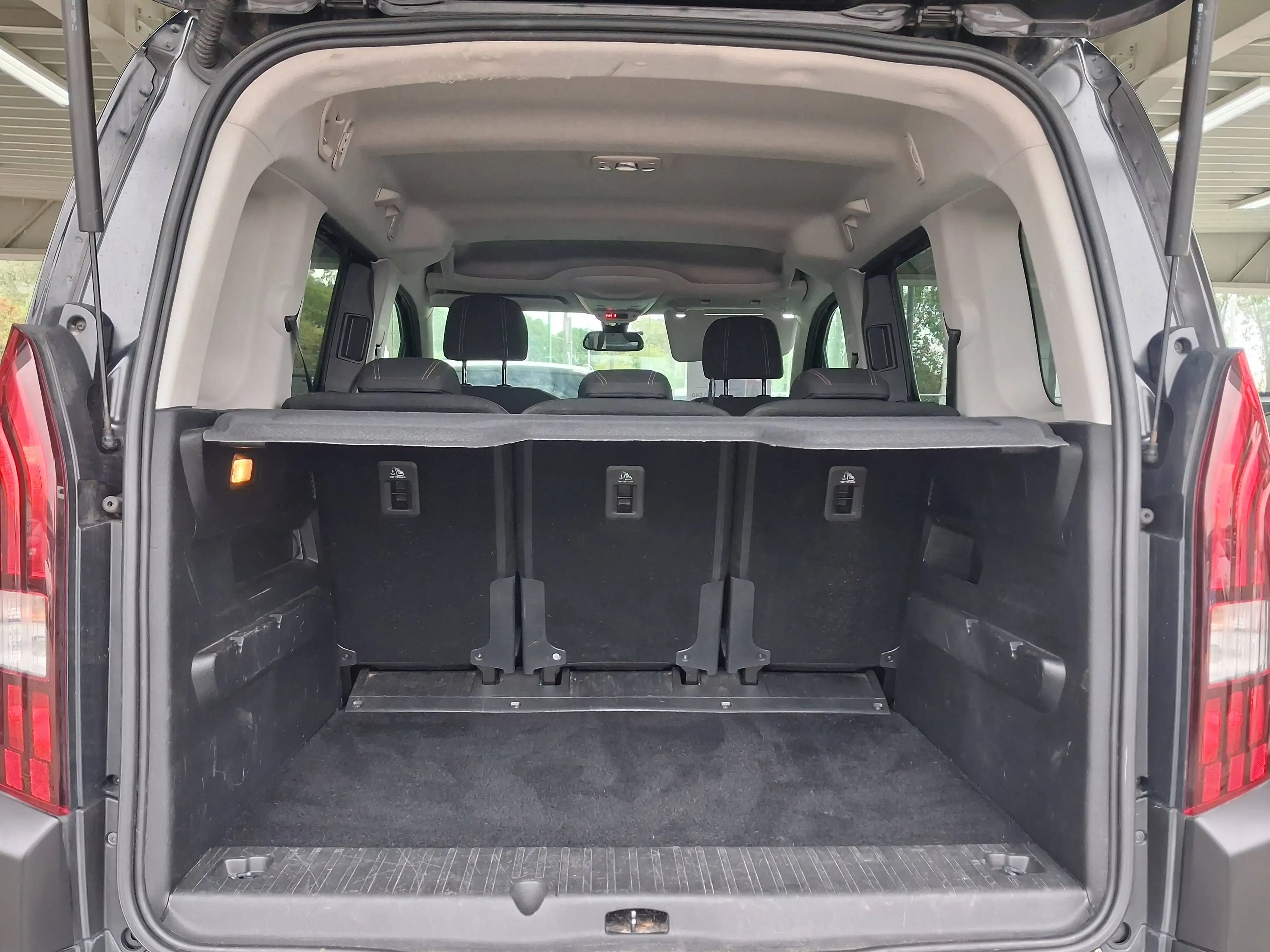 Peugeot Rifter Rifter 1.5 BlueHDi Stand. GT Line AGC S/ BOITE AUTO / CARPLAY / CRUISE / GARANTIE — photo 8