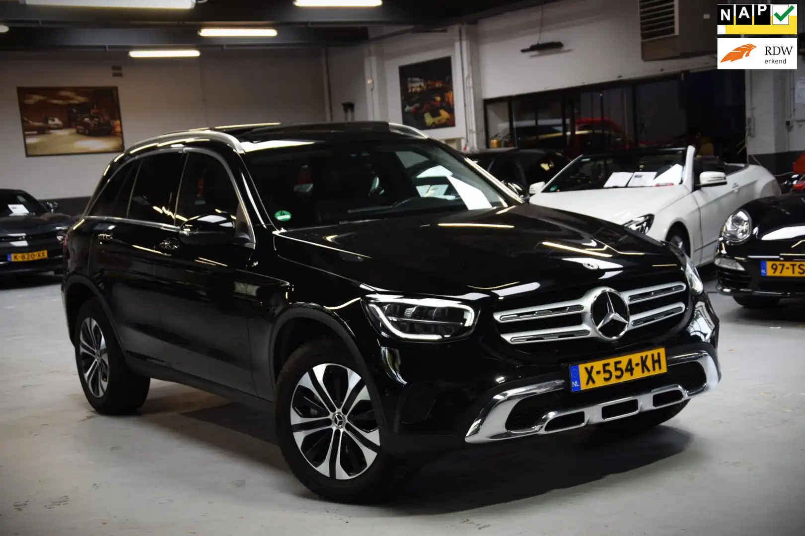 Mercedes-Benz GLC 300 300e 4MATIC Panoramadak|Dealer onderhouden|ACC|360 Noir - 1