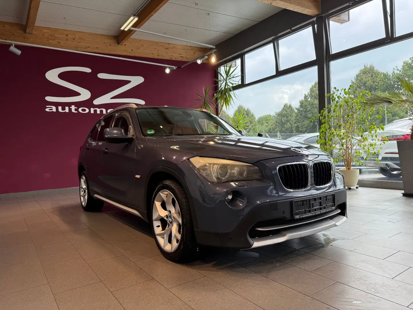 BMW X1 20d xDrive*SHZ*PDC*Navi*Xenon* Azul - 1