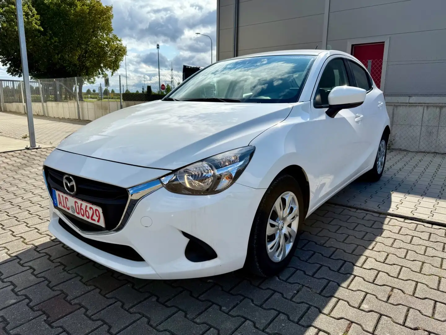 Mazda 2 Lim. KLIMAAUTOM*PDC*SITZHEIZUNG Weiß - 1