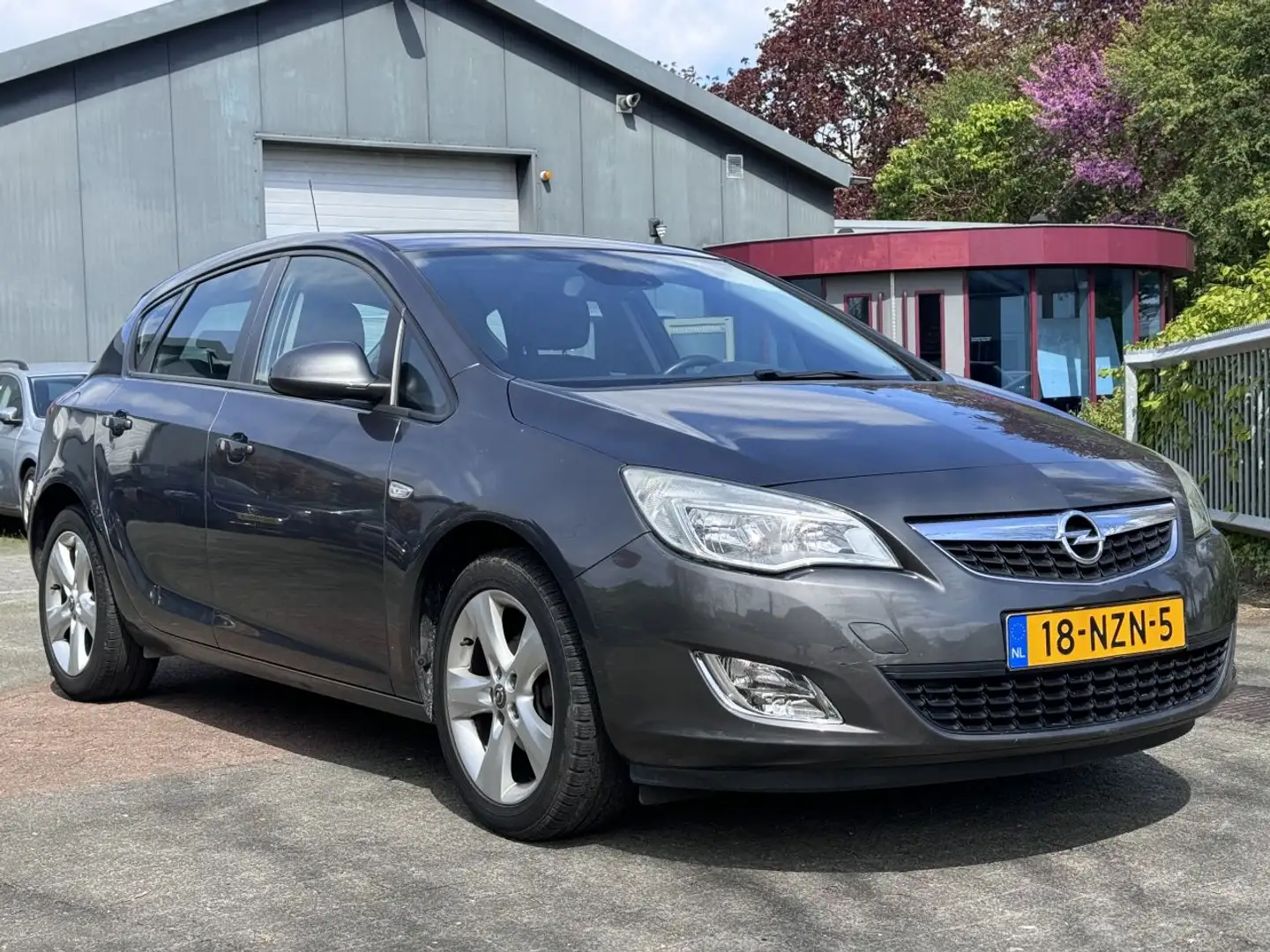 Opel Astra 1.6 Edition AUTOMAAT Grau - 2