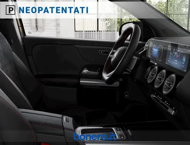 Mercedes-Benz GLA view 7