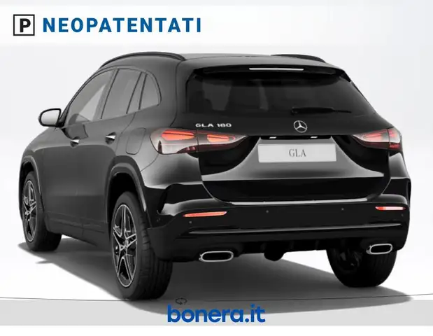 Mercedes-Benz GLA view 4