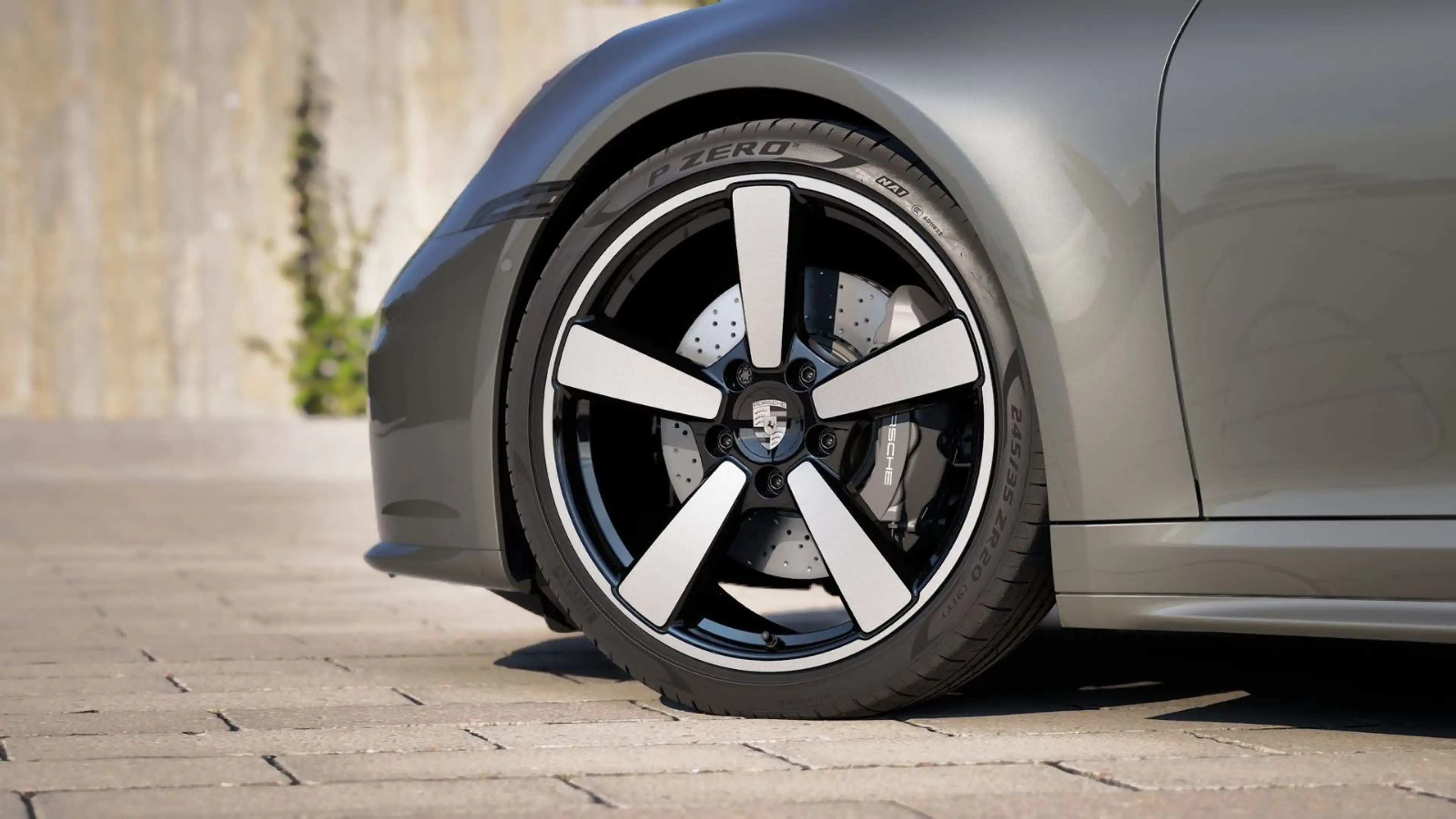 Porsche 992 (911) Carrera |SportDesign Paket |Sportabgas — photo 3