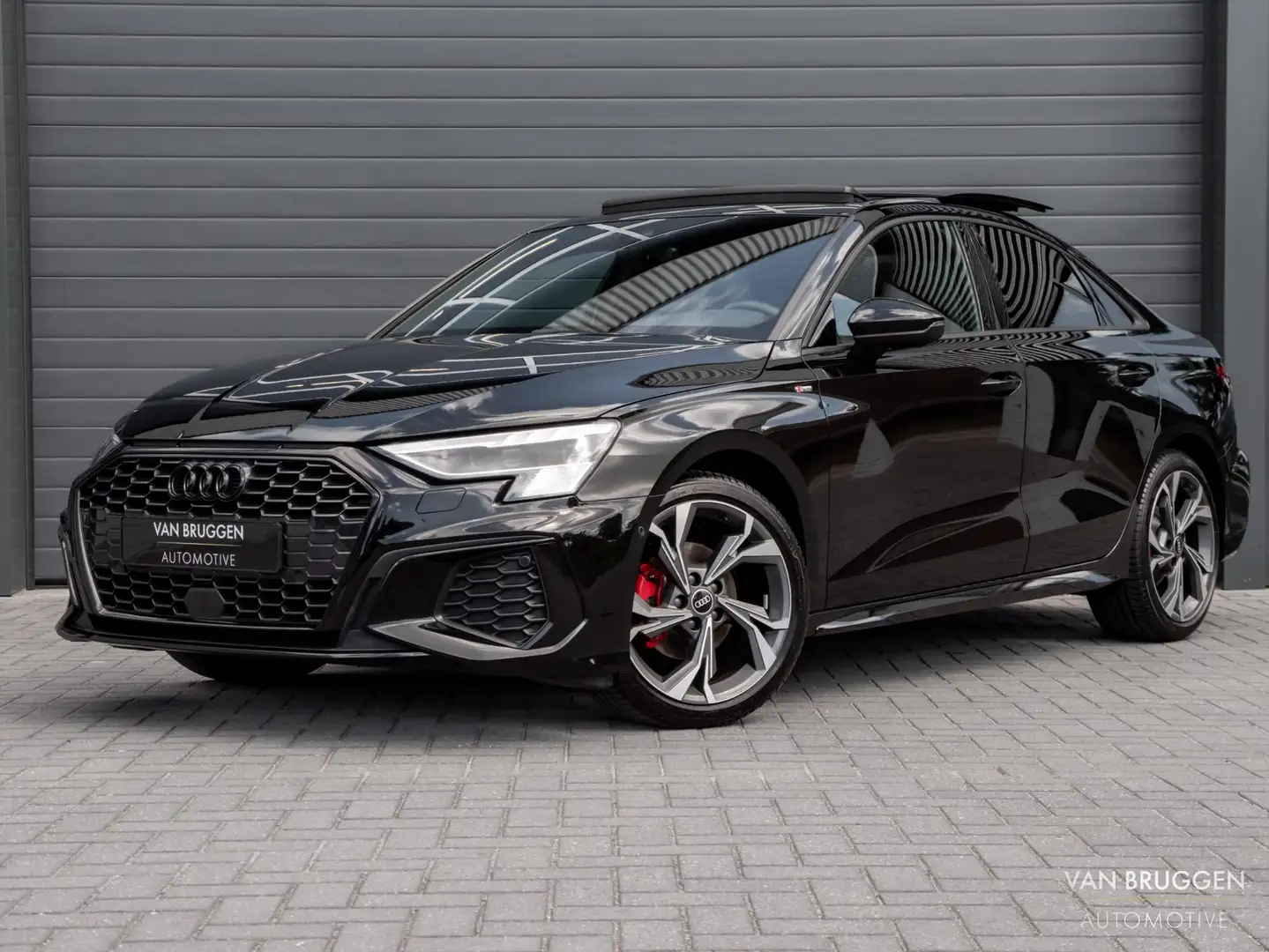 Audi A3 Limousine 35 TFSI S-Line Pano S3 B&O Head-up E-Sto Zwart - 1