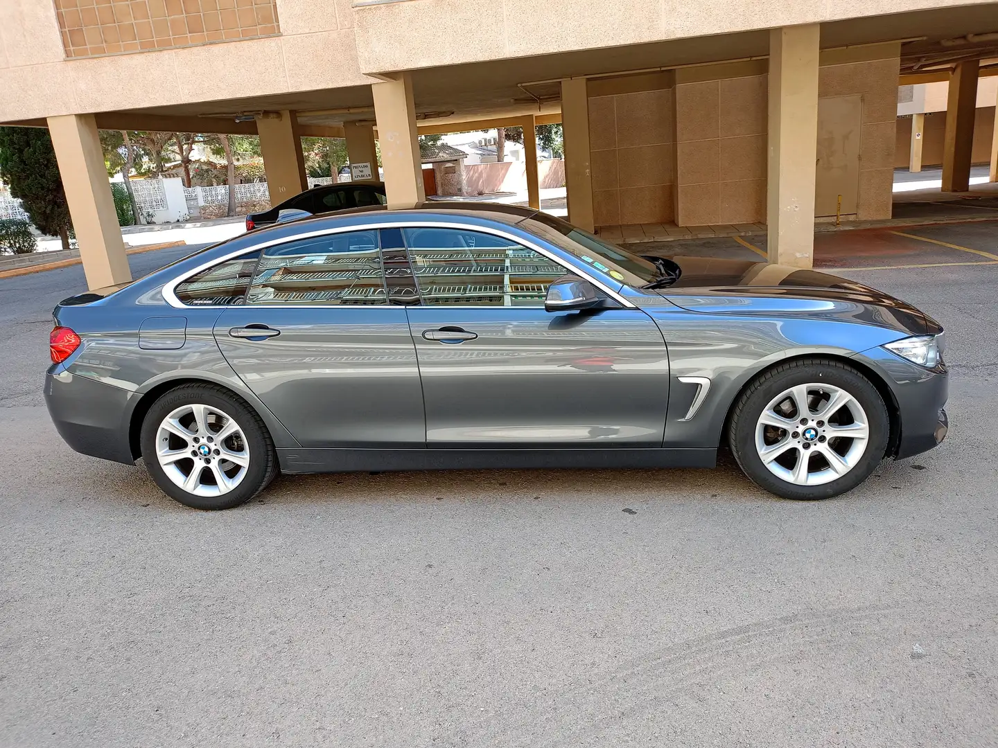 BMW 418 GRANCOUPE Grey - 1