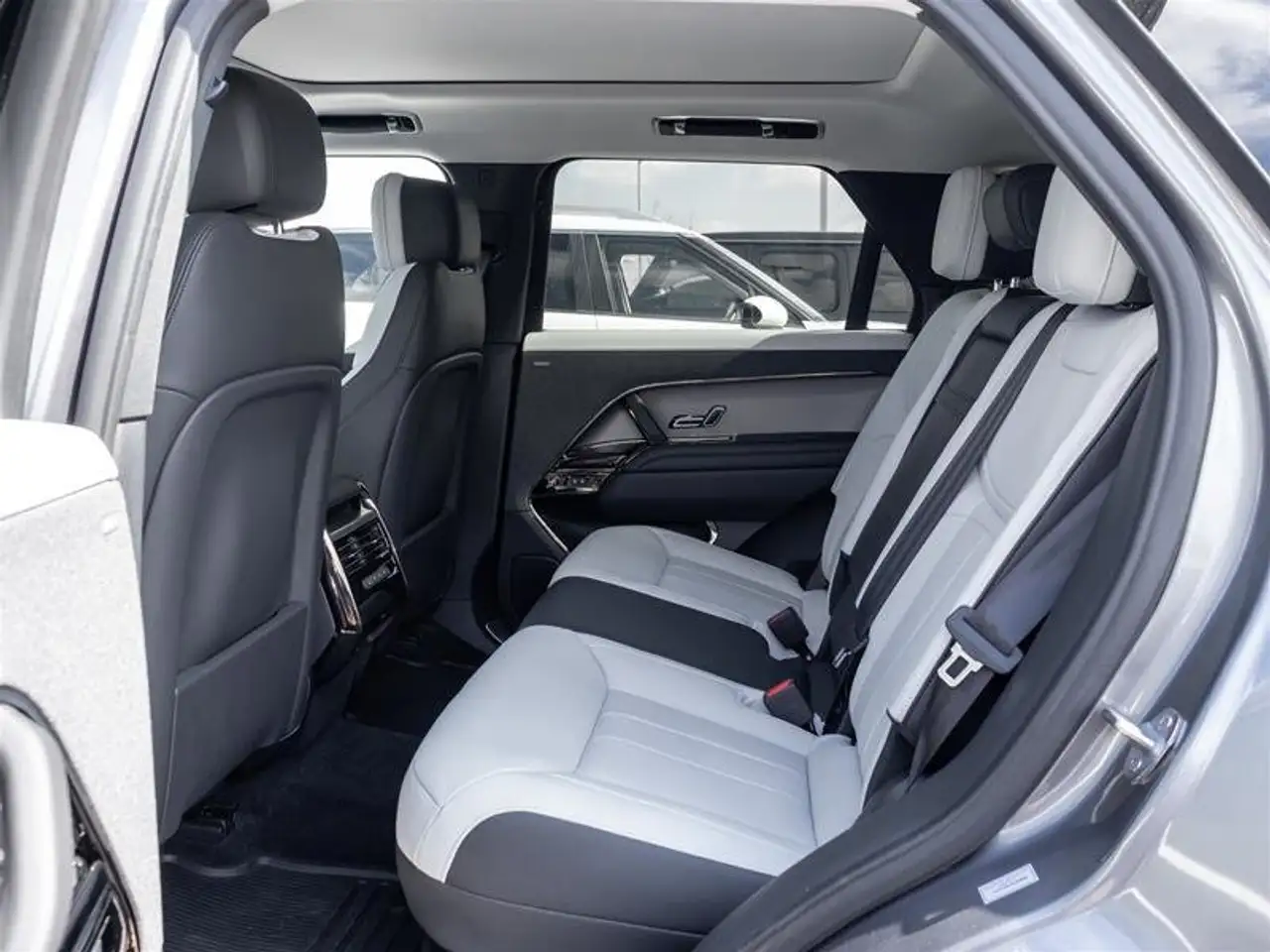 Land Rover Range Rover Sport снимка Land Rover Range Rover Sport