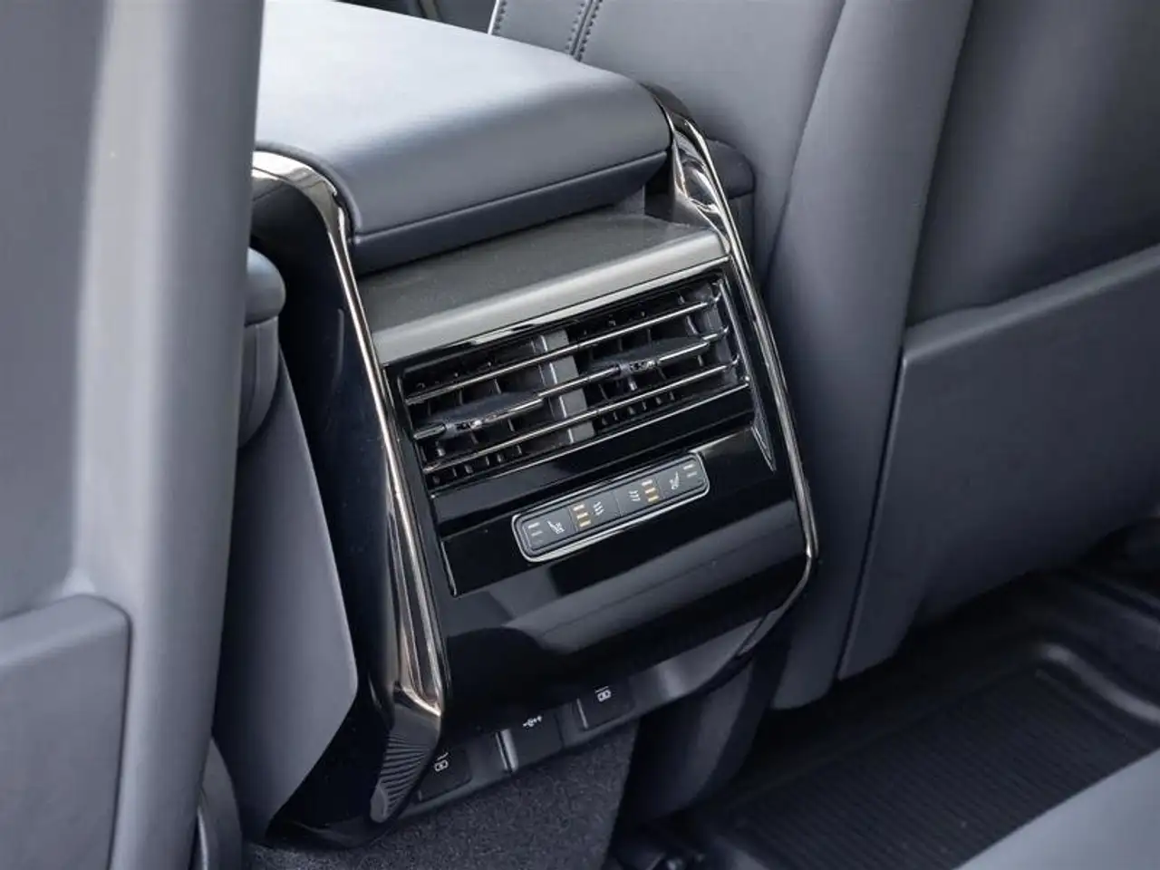 Land Rover Range Rover Sport снимка Land Rover Range Rover Sport