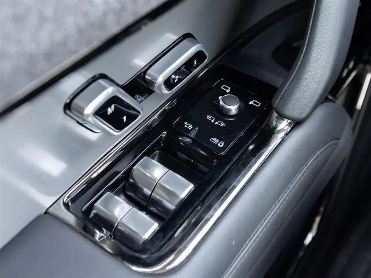 Land Rover Range Rover Sport снимка Land Rover Range Rover Sport