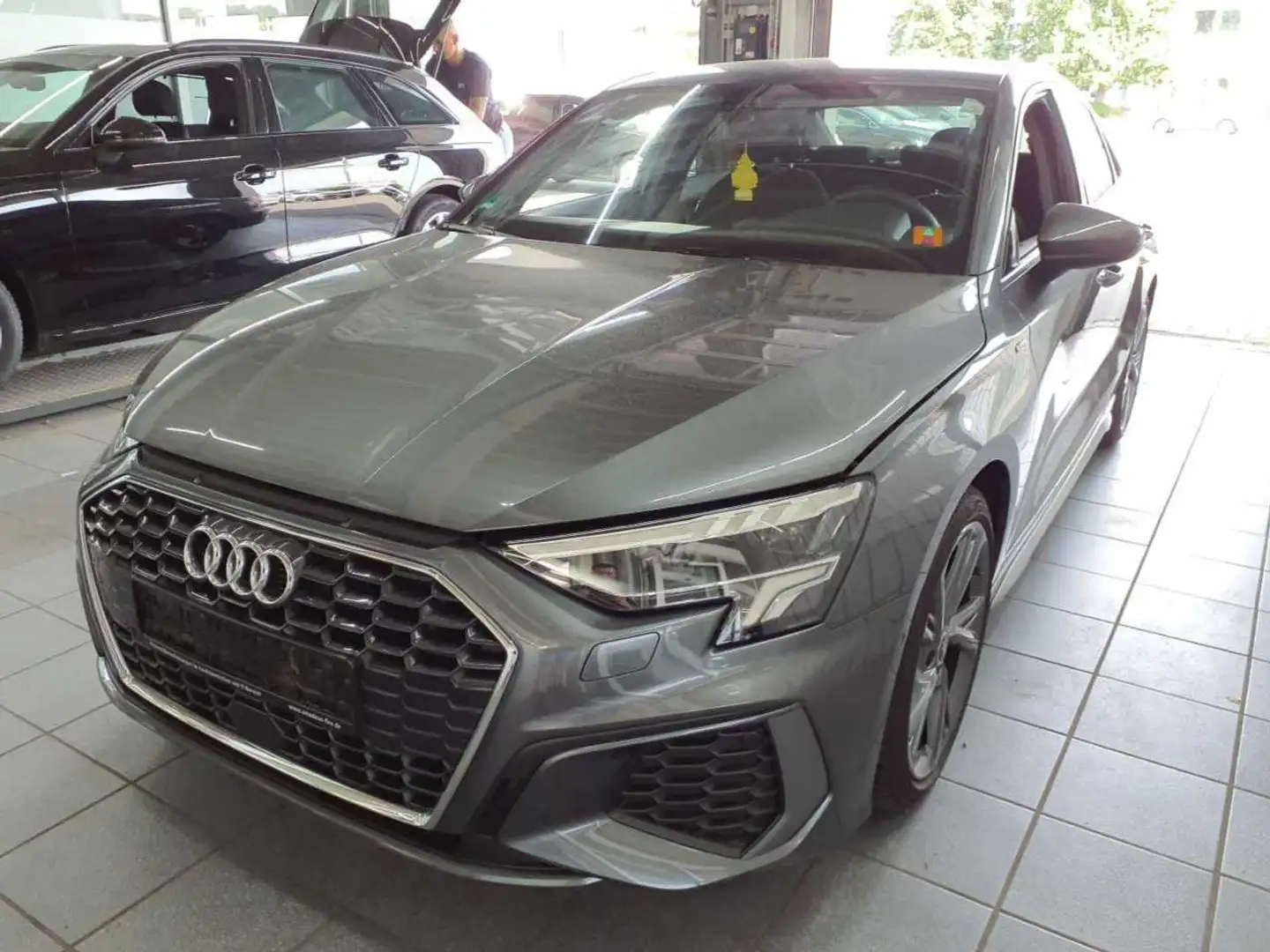 Audi A3 S line 35 TFSI Assist*Dynamik*Navi Grau - 2