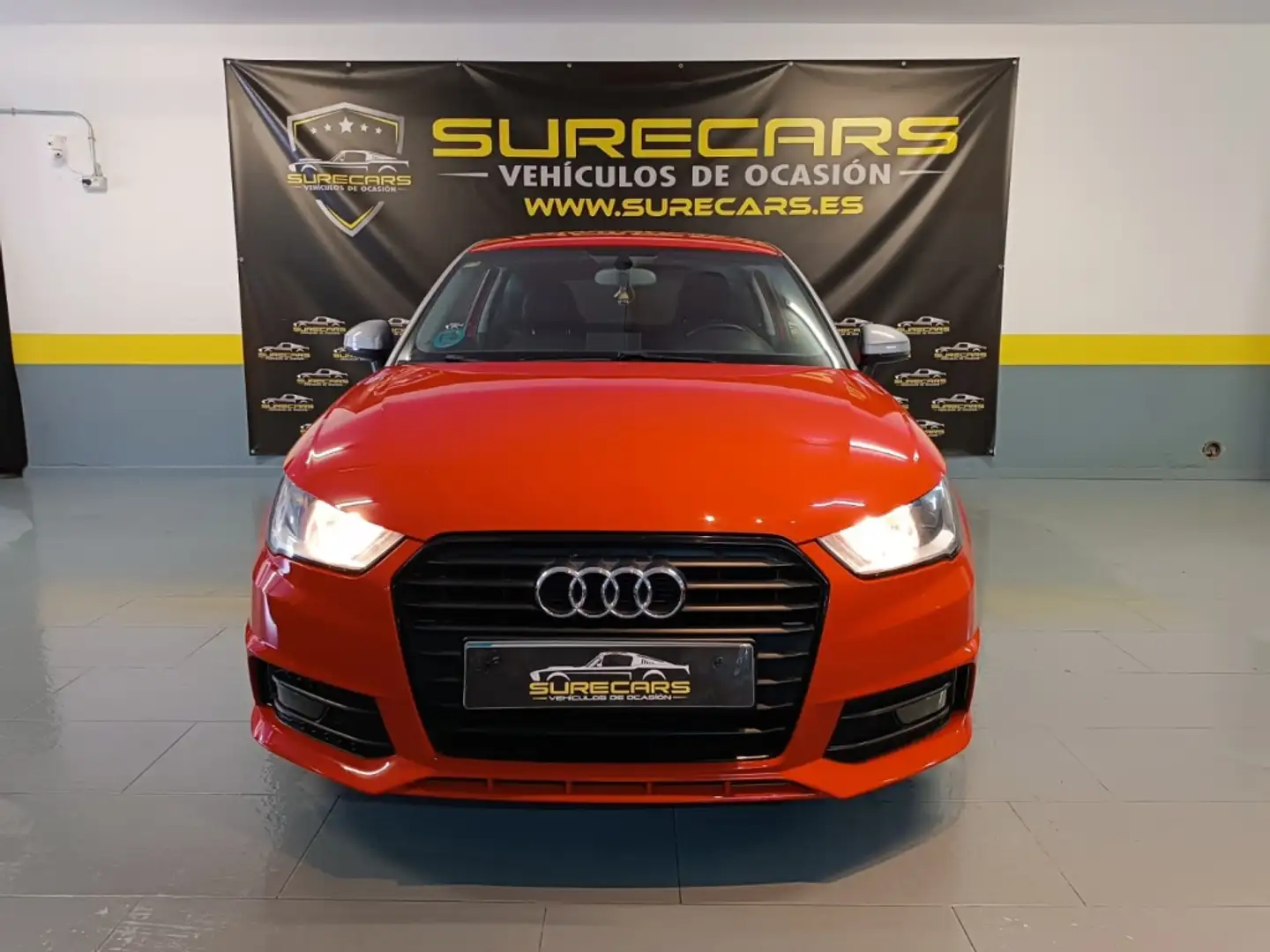 Audi A1 1.0 TFSI Active Kit Rojo - 2