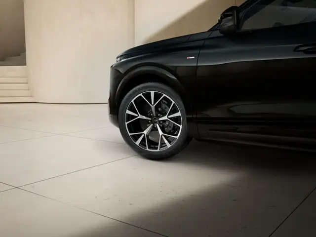 Audi Q7 view 6